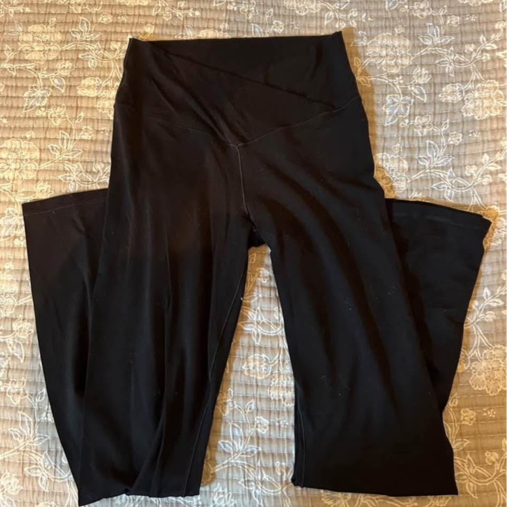 American Eagle Crossover Black Yoga Pants